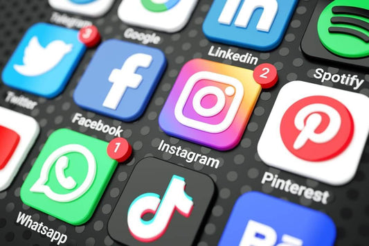 💬 Naviguer dans le monde des commentaires Instagram : stratégies efficaces pour gérer les retours positifs et négatifs avec Boost Game - Boost&Game - Site Officiel - N°1 en France
